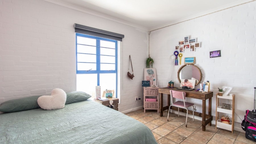 4 Bedroom Property for Sale in Paradise Beach Western Cape